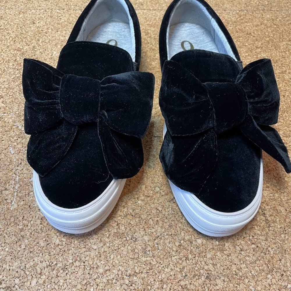 Nine West Nwonosha Velvet Bow Shoes 6M